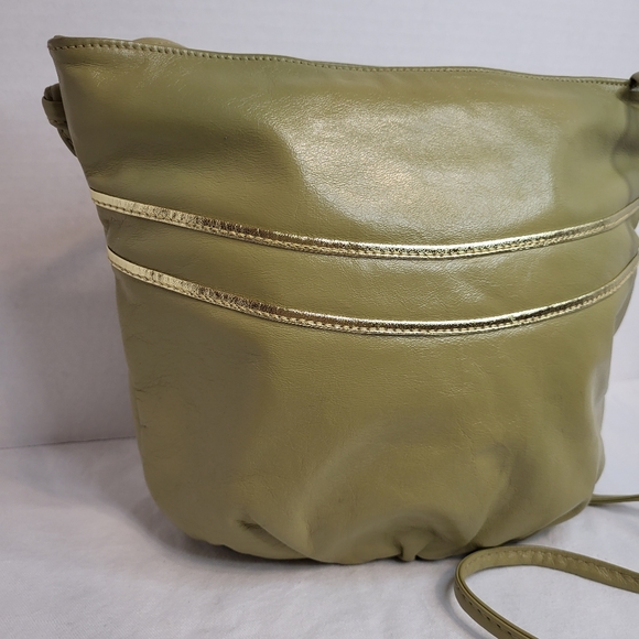 Vintage small green+gold crossbody bucket bag, zipper closure velvety interior. - Picture 2 of 16